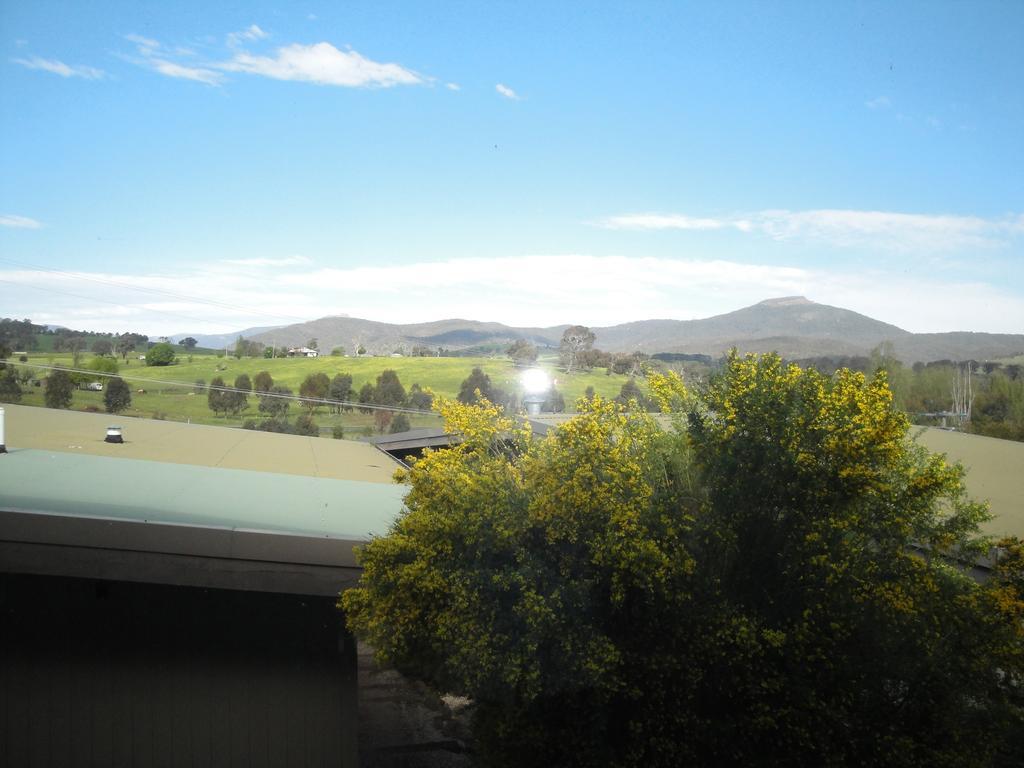 Off Mountain Accommodation Merrijig Exterior foto